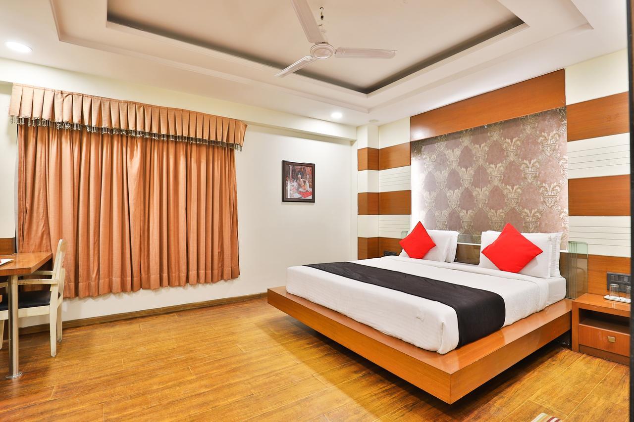 Capital O 15537 Dev Corporate Hotel Ахмедабад Екстериор снимка